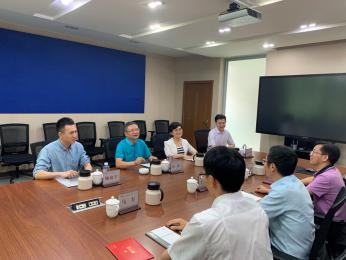 水务环境公司党委委员、纪委书记张旭慰问三峰卡万塔困难党员
