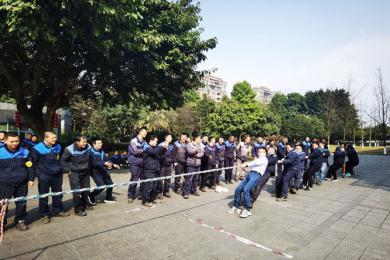 三峰卡万塔拔河比赛：一根绳一条心